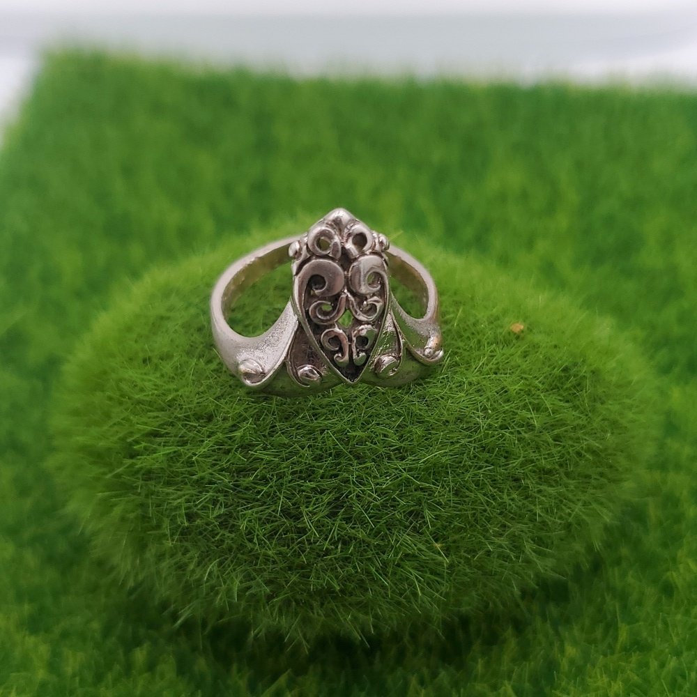 Victorian Ring Collectible Size 5 R803